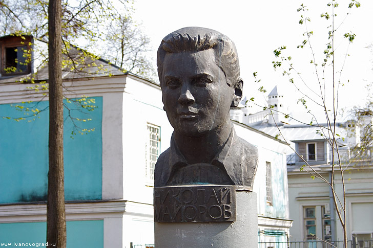 Памятник Майорову в Иваново
